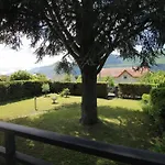 Дом отдыха Charming House With Great Views